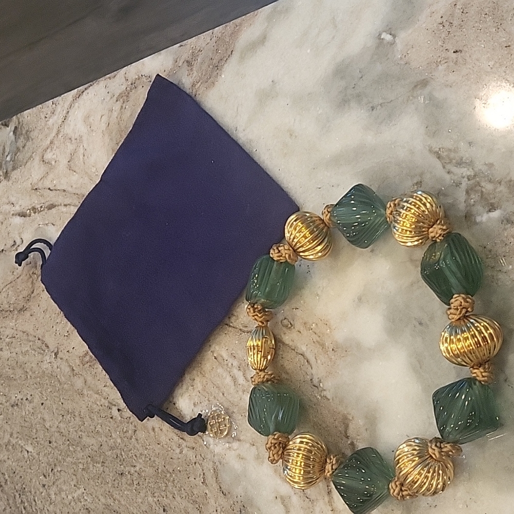 Roxanne beaded Short Necklace NWOT